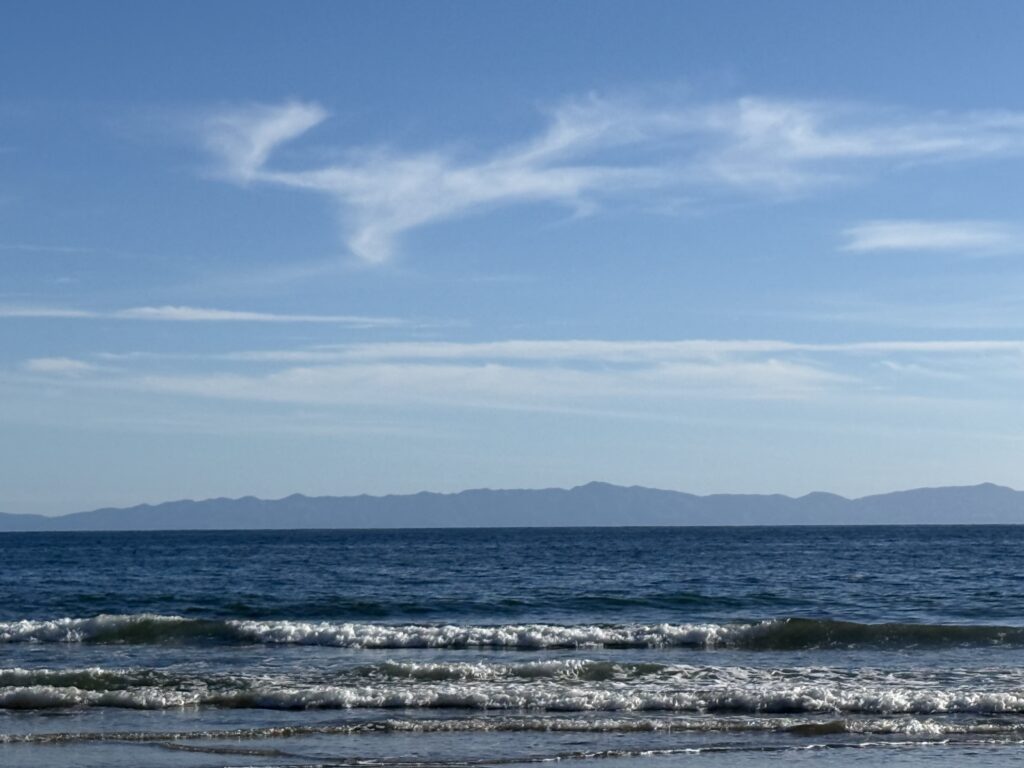 Serene horizon between sea and sky